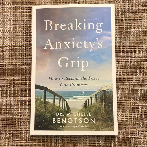 Breaking Anxiety’s Grip by Dr Michelle Bengtson Paperback Hope God’s Promise - Picture 1 of 3